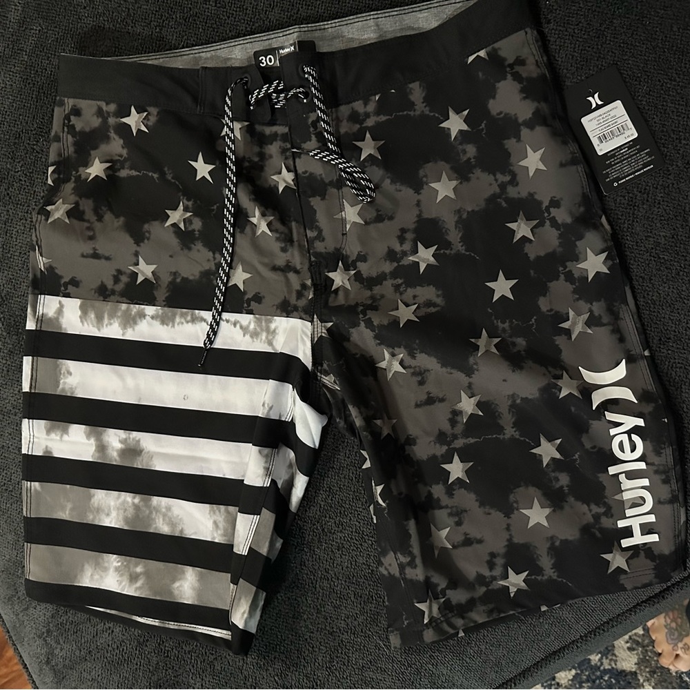 Hurley Board shorts mens size 30